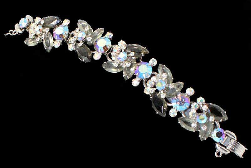 Front view of Gray (black Diamond) Navettes Bracelet 5 Link