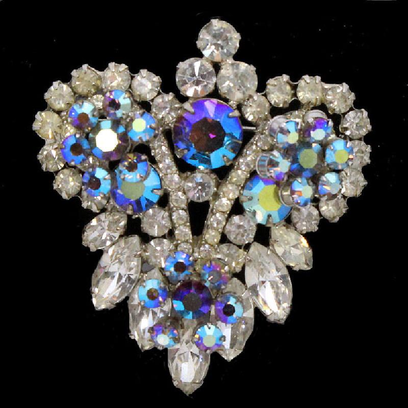 Front view of AB Navettes Brooch