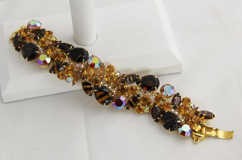 Front view of Topaz Pear Striped Bracelet 5 Link