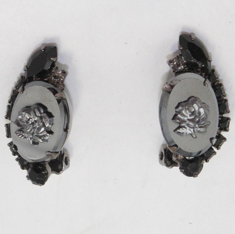 Front view of Black (jet) Navettes Earrings Clip