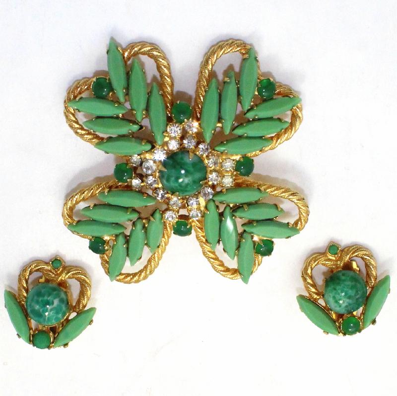Front view of Green Cabochons Earrings Clip