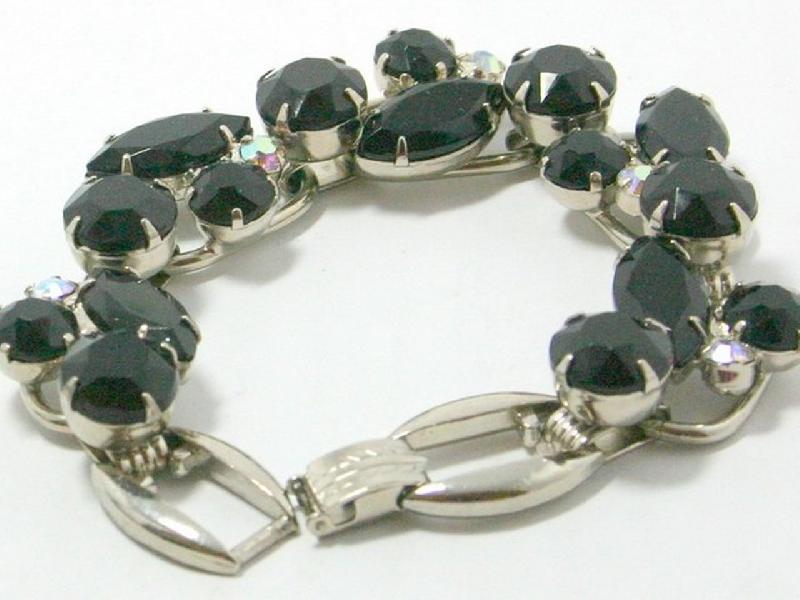 Front view of Black (jet) Navettes Bracelet 5 Link