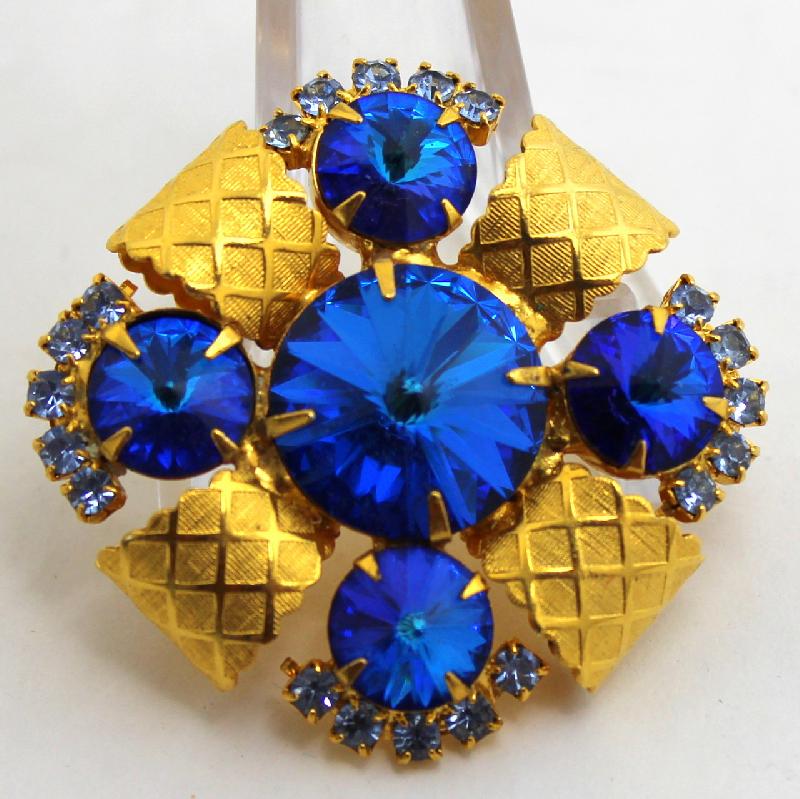 Front view of Blue Chatons Only Rivoli/Margarita Brooch