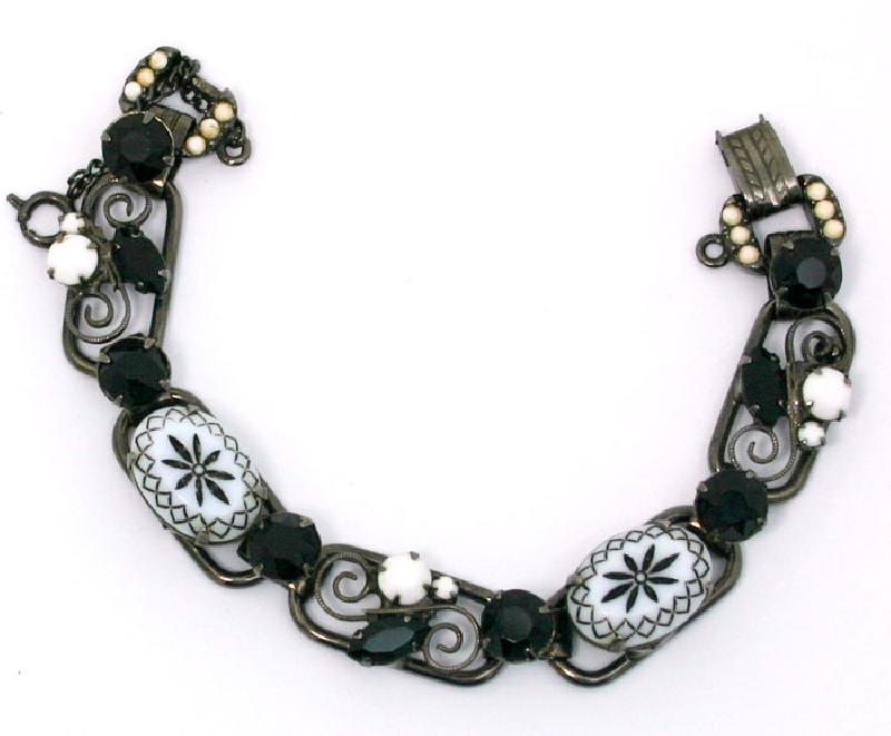 Front view of Black (jet) Cabochons Molded/Cut Bracelet 5 Link