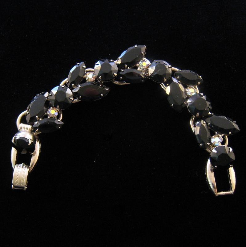 Front view of Black (jet) Navettes Bracelet 5 Link