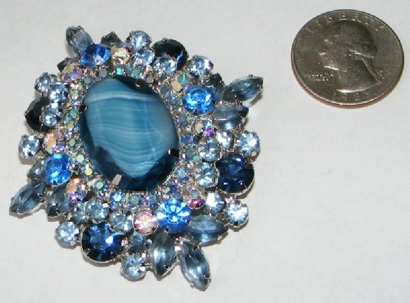 Front view of Blue Oval Givre Pin Pendant