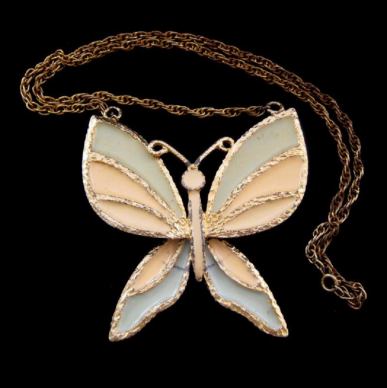 Front view of Yellow Pendant