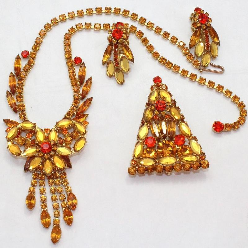 Front view of Topaz Navettes Pin Pendant
