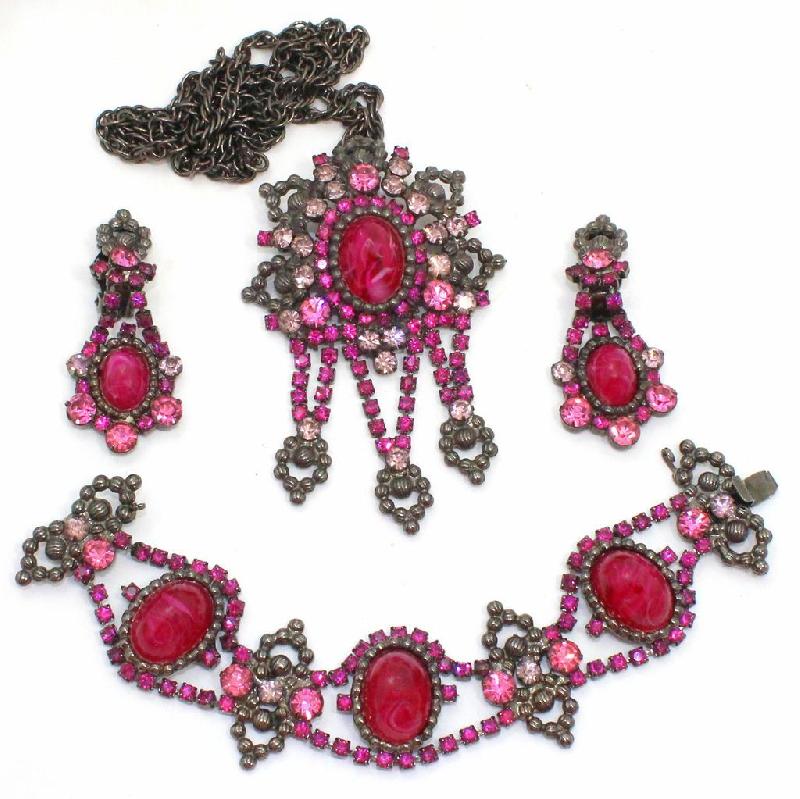 Front view of Pink Cabochons Plastic Bracelet Flat Push In