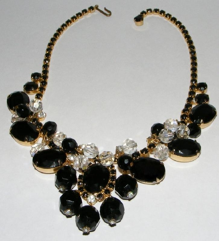 Front view of Black (jet) Oval Necklace