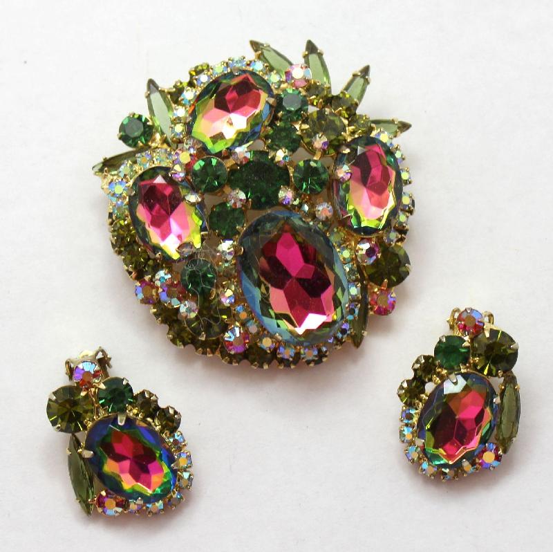 Front view of Green Oval Multi-Color/Shaded Earrings Clip