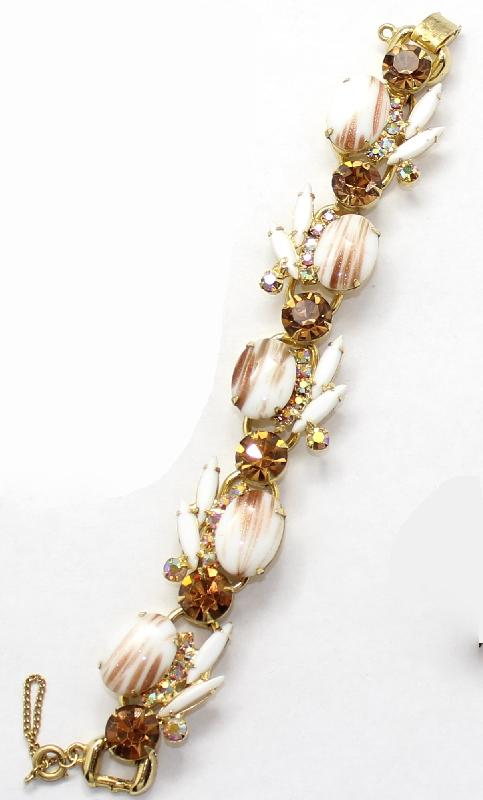 Front view of White (chalk Or Milk) Cabochons Striped Bracelet 5 Link