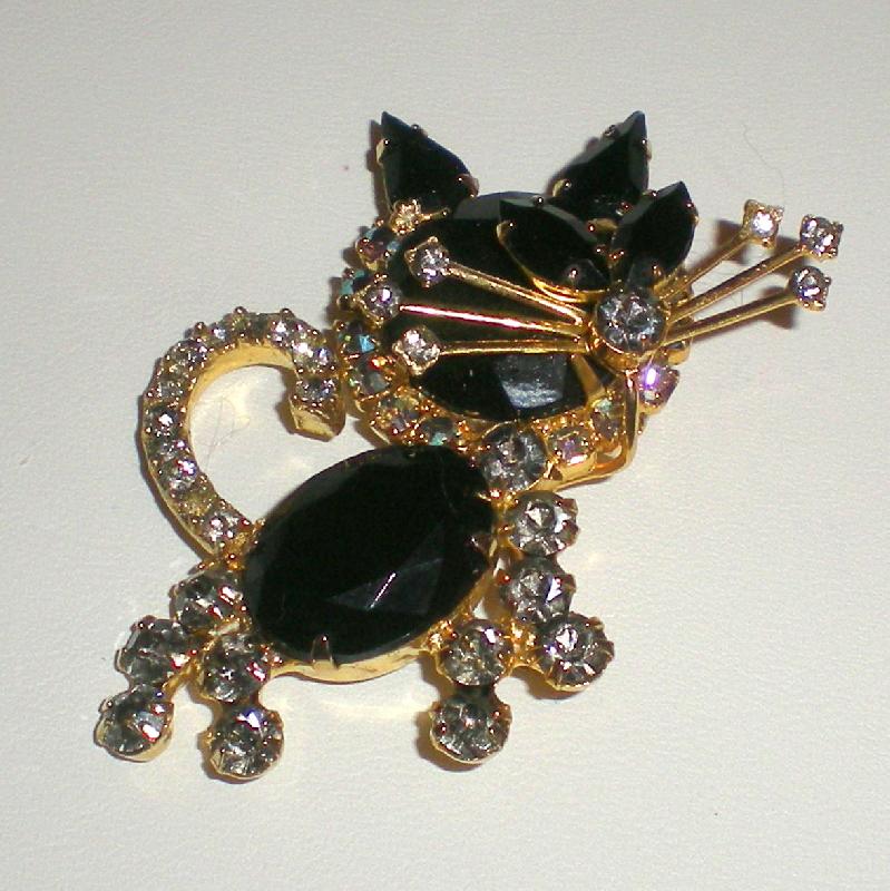Front view of Black (jet) Oval Brooch