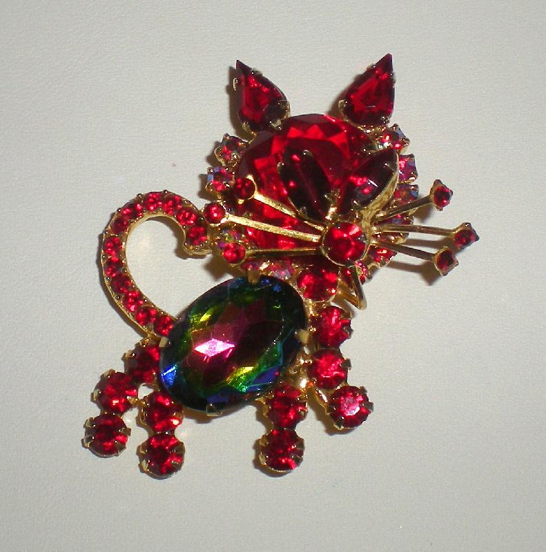 Front view of Red Oval Multi-Color/Shaded Brooch