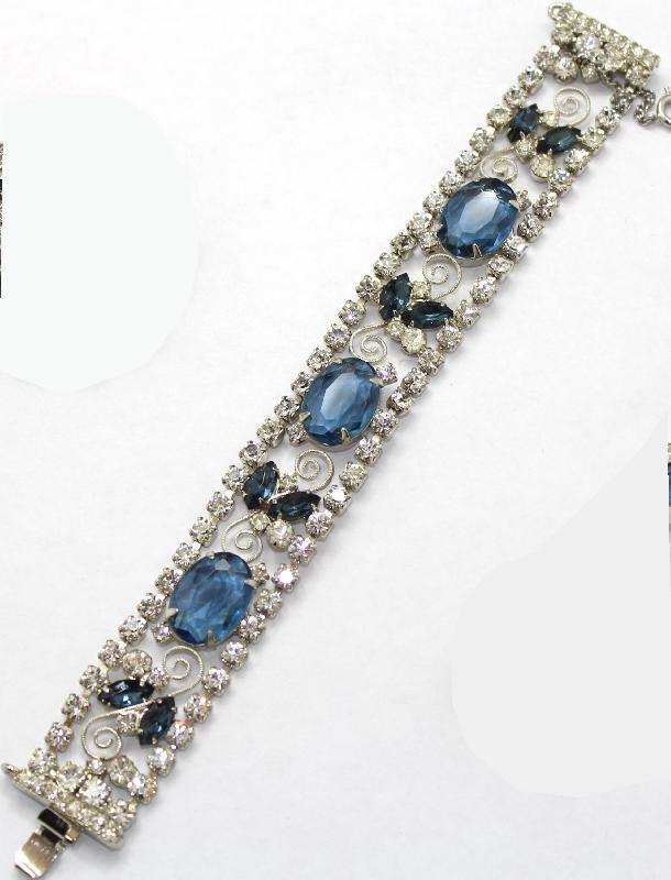 Front view of Blue Oval Bracelet Flat Push In