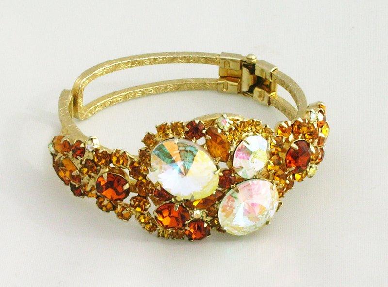 Front view of Topaz Oval Rivoli/Margarita Bracelet Clamper