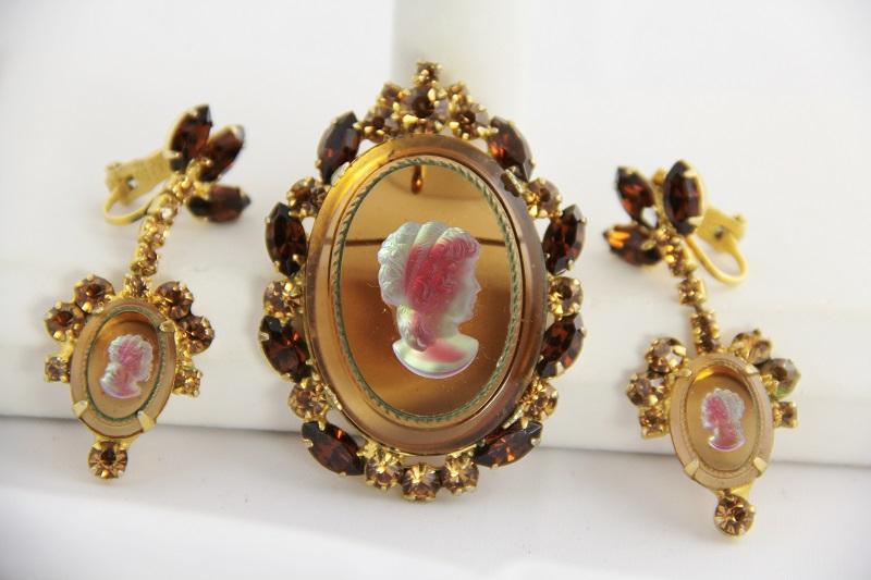 Front view of Topaz Navettes Earrings Clip