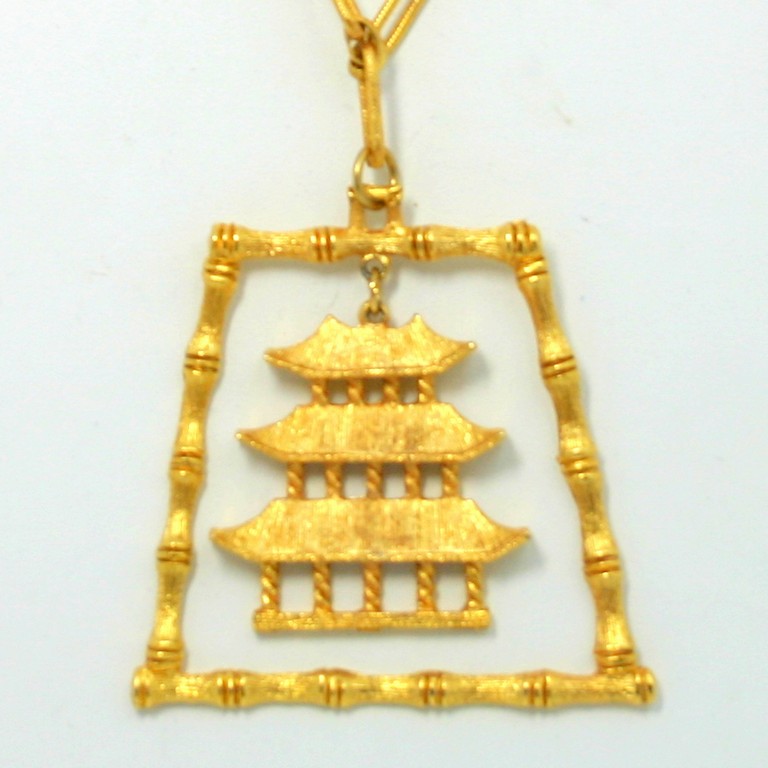 Front view of Pendant