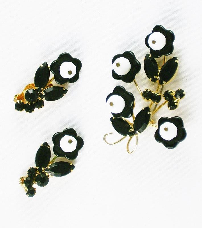 Front view of Black (jet) Navettes Earrings Clip