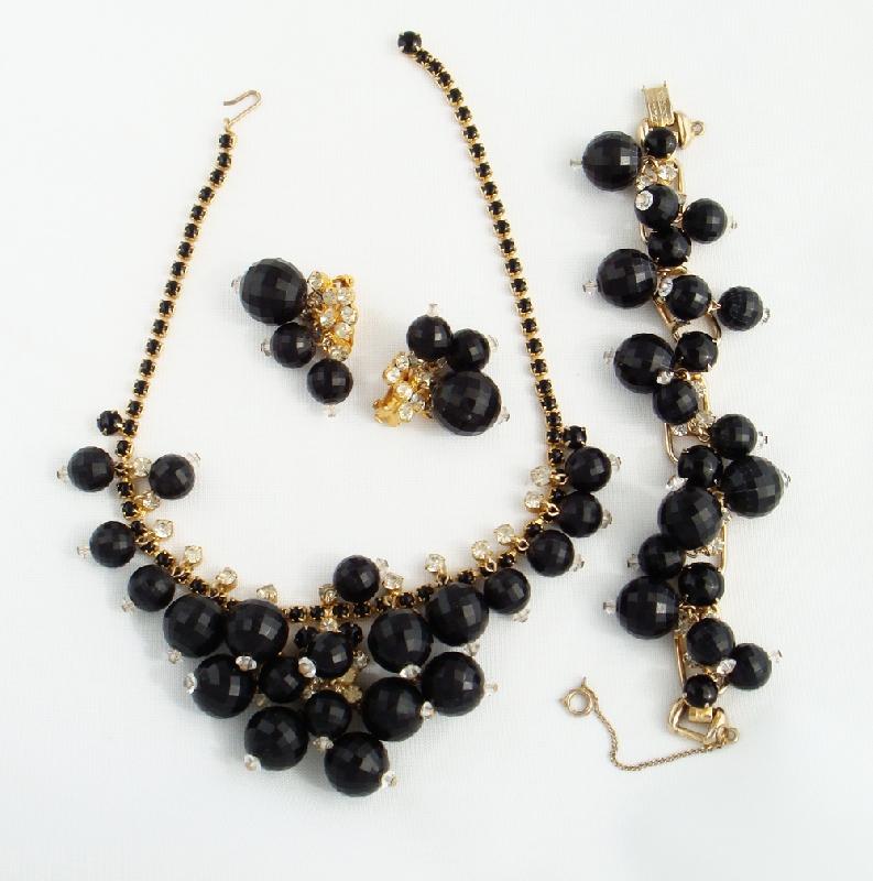 Front view of Black (jet) Chatons Only Earrings Clip