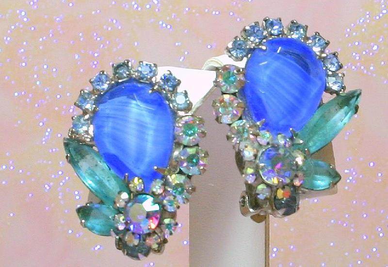 Front view of Blue Pear Givre Earrings Clip