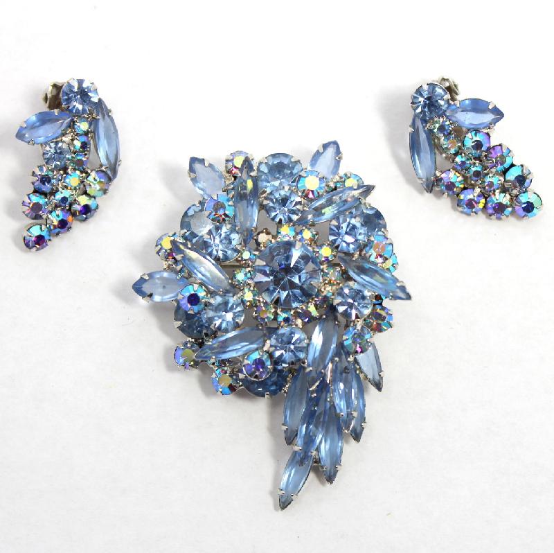 Front view of Blue Navettes Earrings Clip
