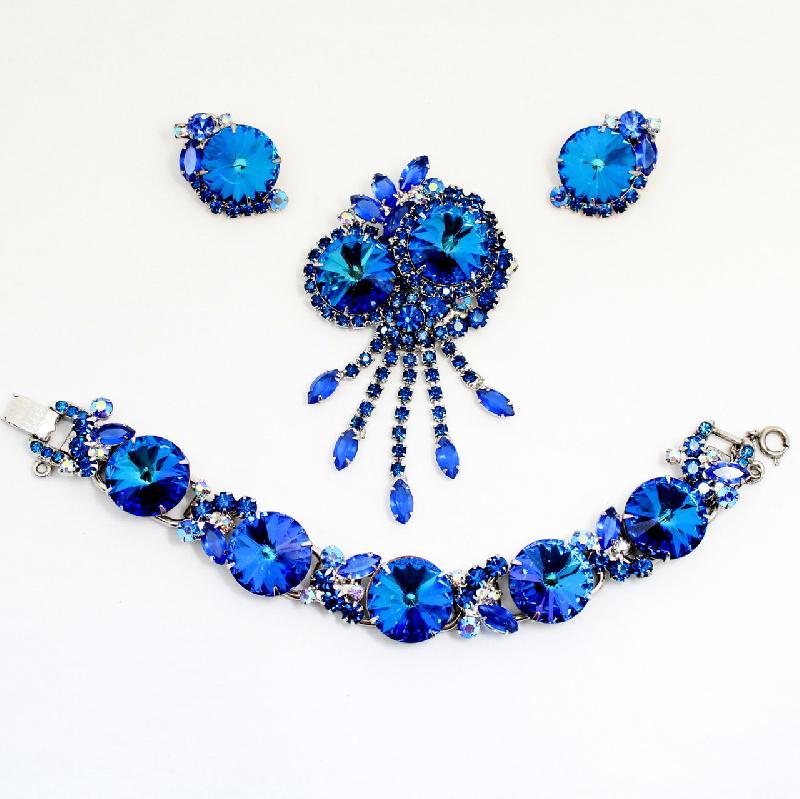 Front view of Blue Navettes Rivoli/Margarita Earrings Clip