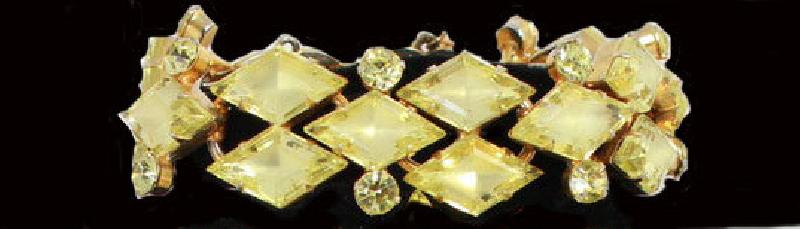 Front view of Yellow Diamond Frosted Bracelet 5 Link