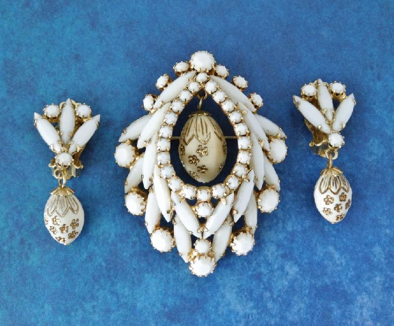 Front view of White (chalk Or Milk) Navettes Earrings Clip