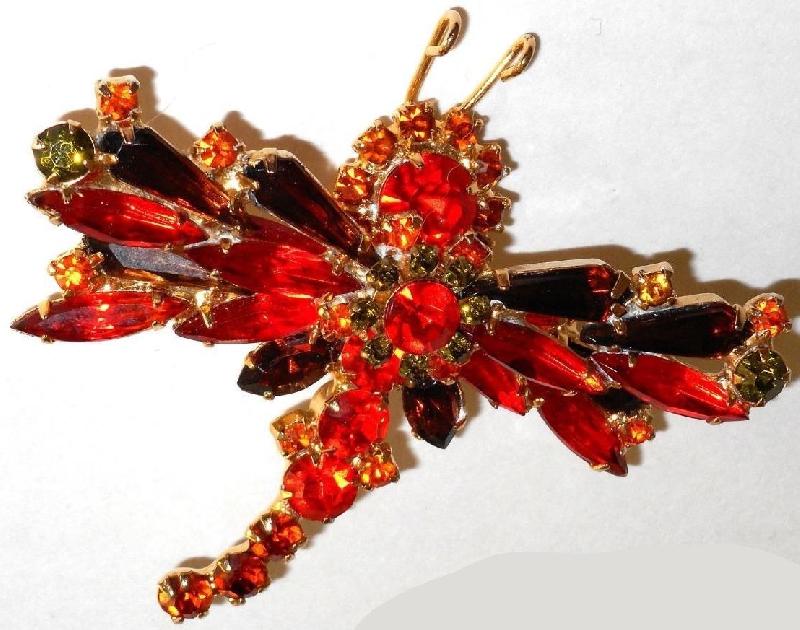 Front view of Orange Spear Brooch