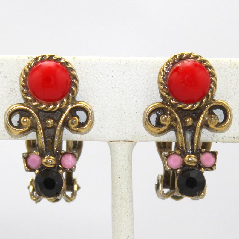 Front view of Red Cabochons Earrings Clip