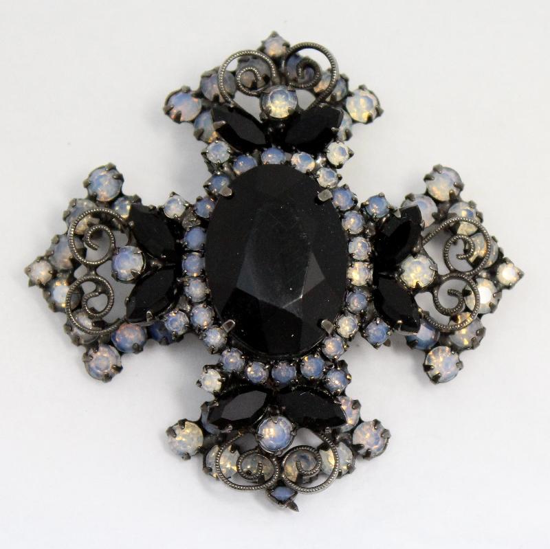Front view of Black (jet) Oval Brooch