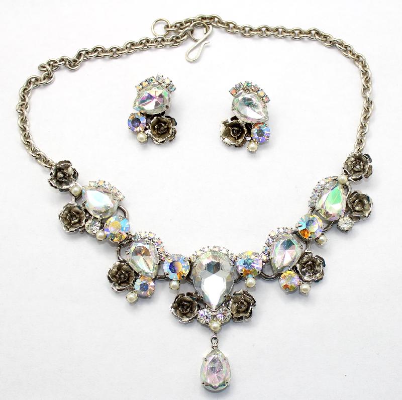 Front view of AB Pear Pearl Necklace