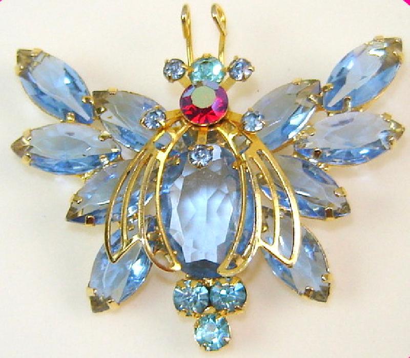 Front view of Blue Oval Brooch