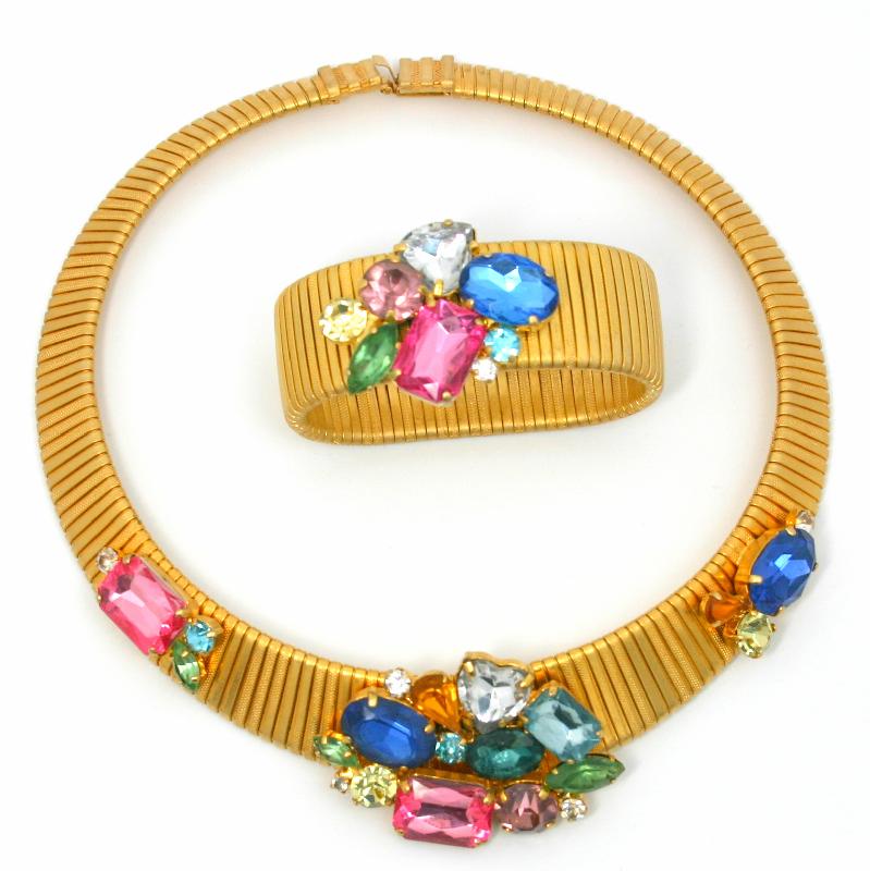 Front view of Pastel Heart Bracelet Stretch