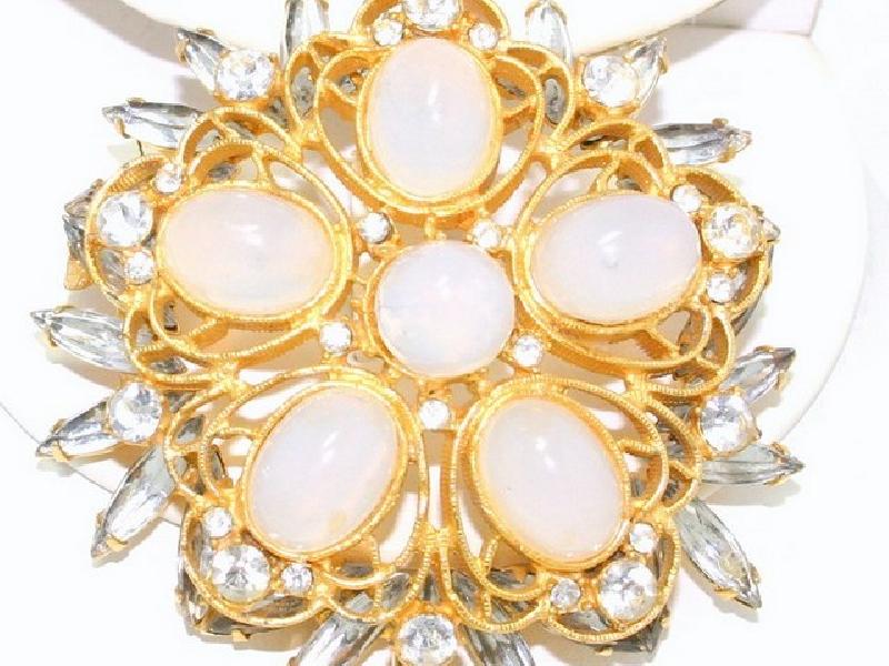 Front view of Clear Cabochons Brooch