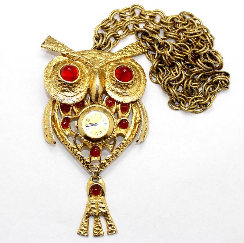Front view of Red Cabochons Pendant