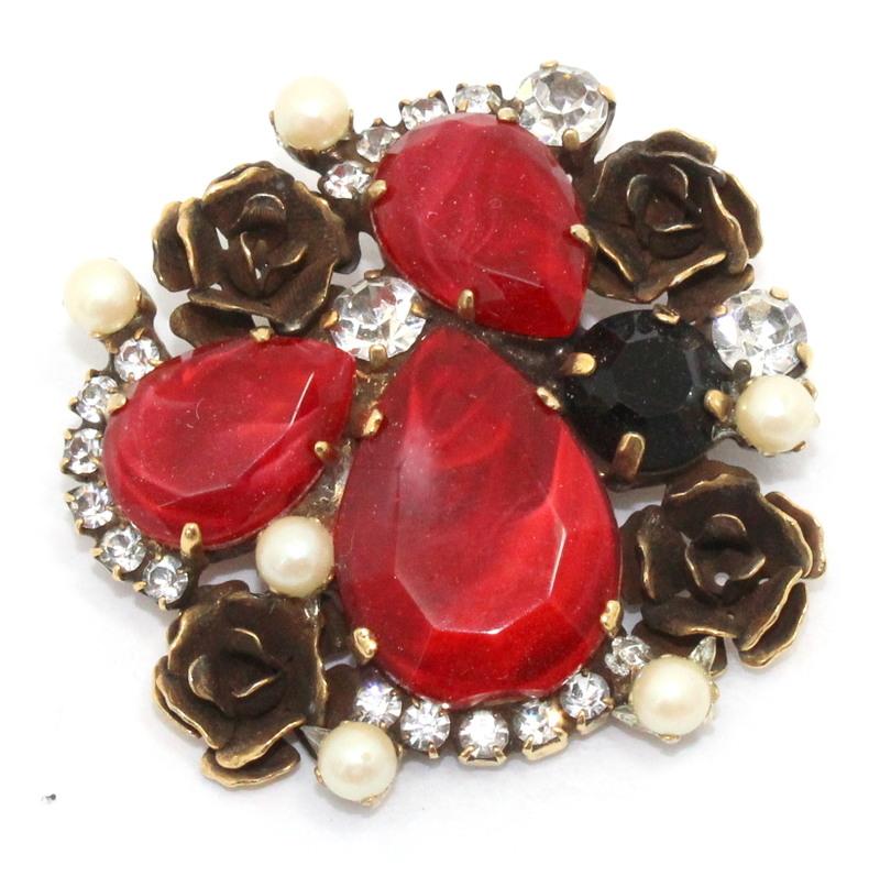 Front view of Red Pear Pearl Brooch
