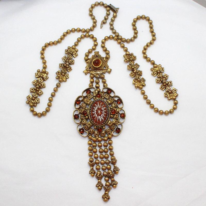 Front view of Topaz Cabochons Molded/Cut Necklace