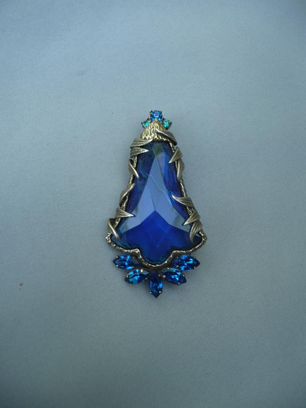 Front view of Blue Chatons Only Pin Pendant