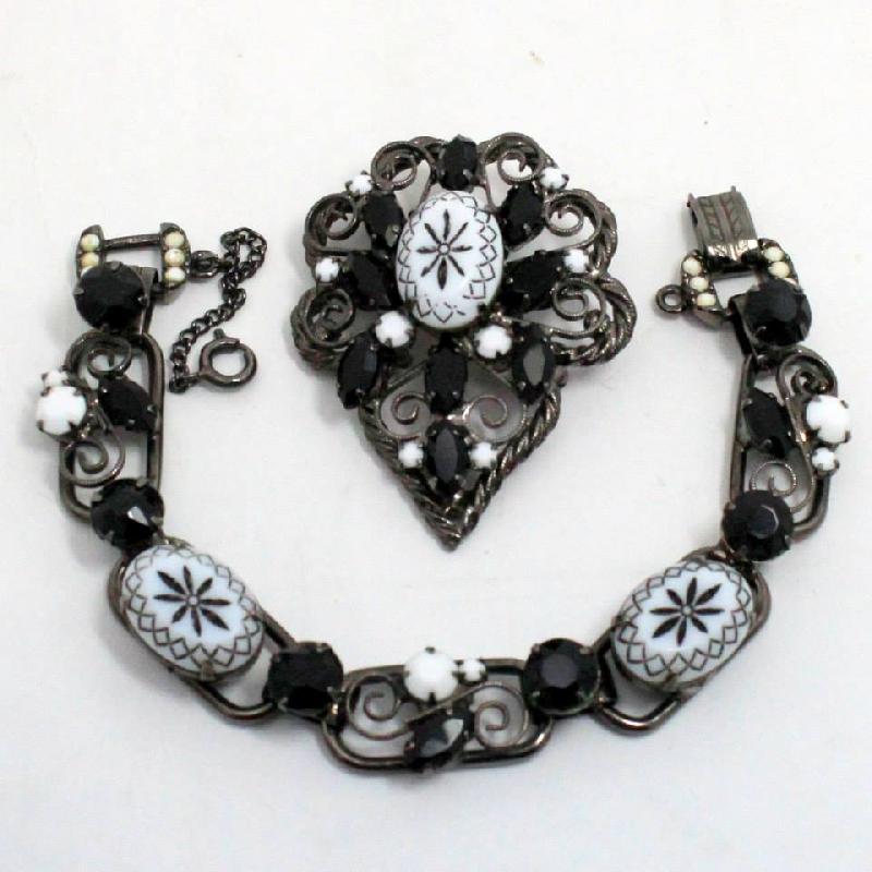 Front view of White (chalk Or Milk) Cabochons Brooch