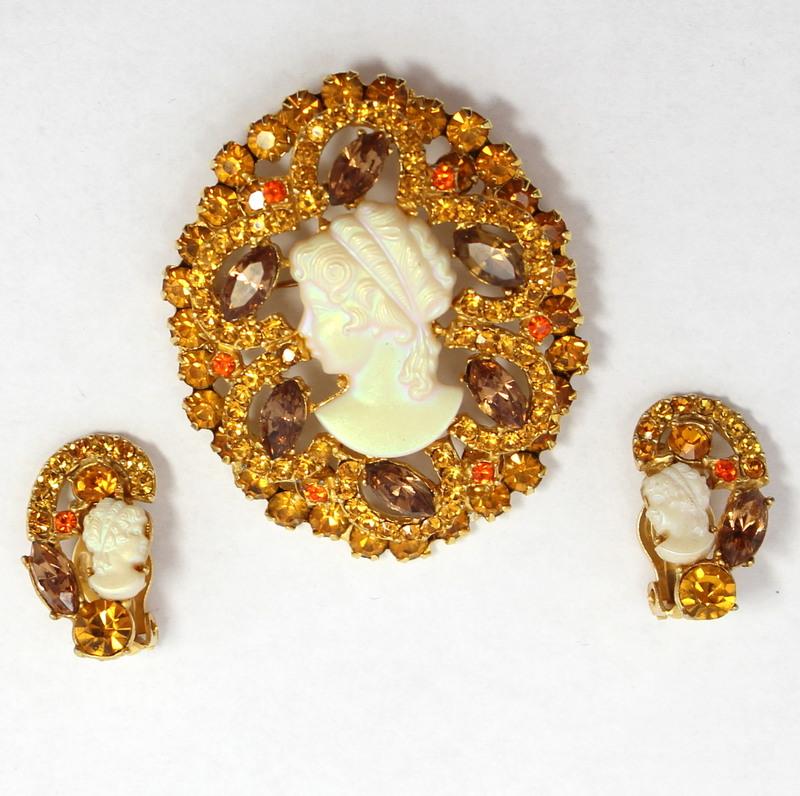 Front view of Topaz Navettes Earrings Clip