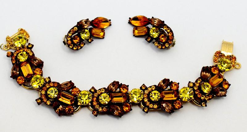 Front view of Topaz Baguettes Bracelet 5 Link