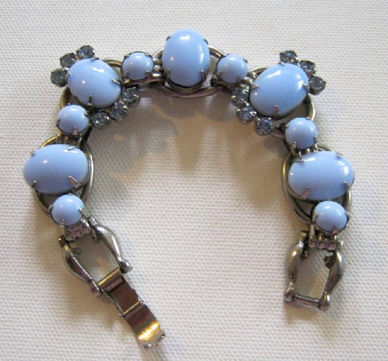 Front view of Blue Cabochons Bracelet 5 Link