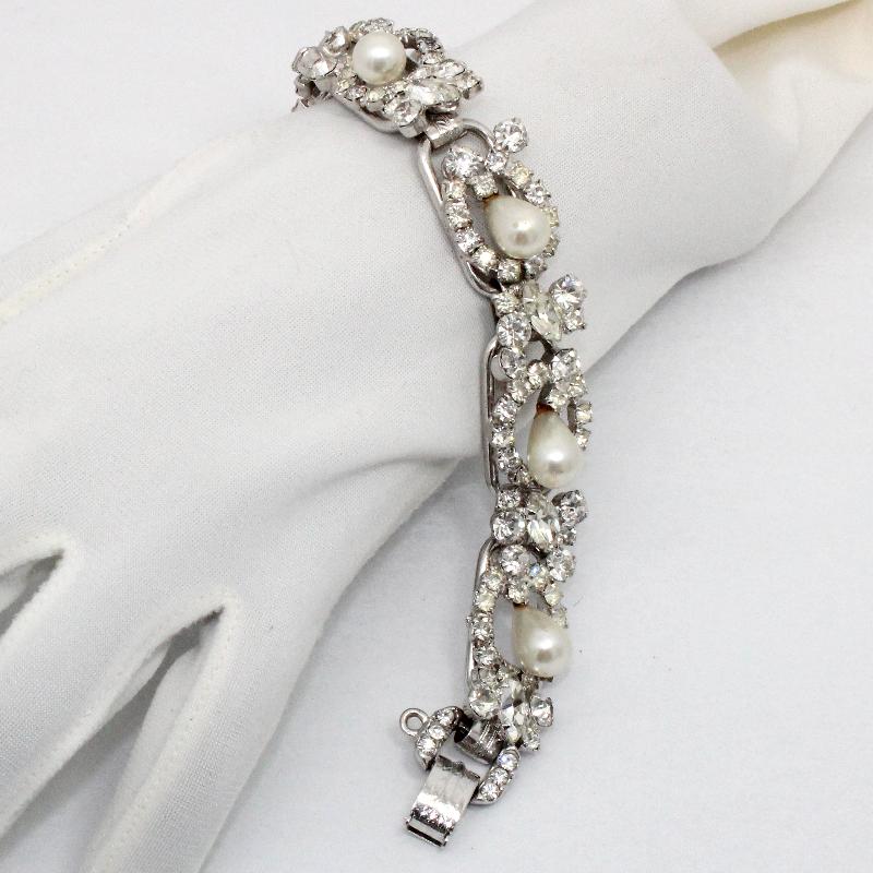 Front view of Clear Chatons Only Pearl Bracelet 5 Link