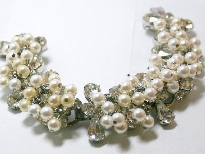 Front view of Clear Pear Bracelet 5 Link