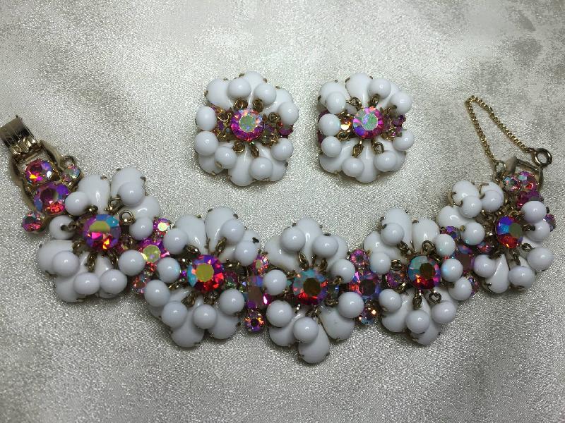 Front view of White (chalk Or Milk) Pear Earrings Clip