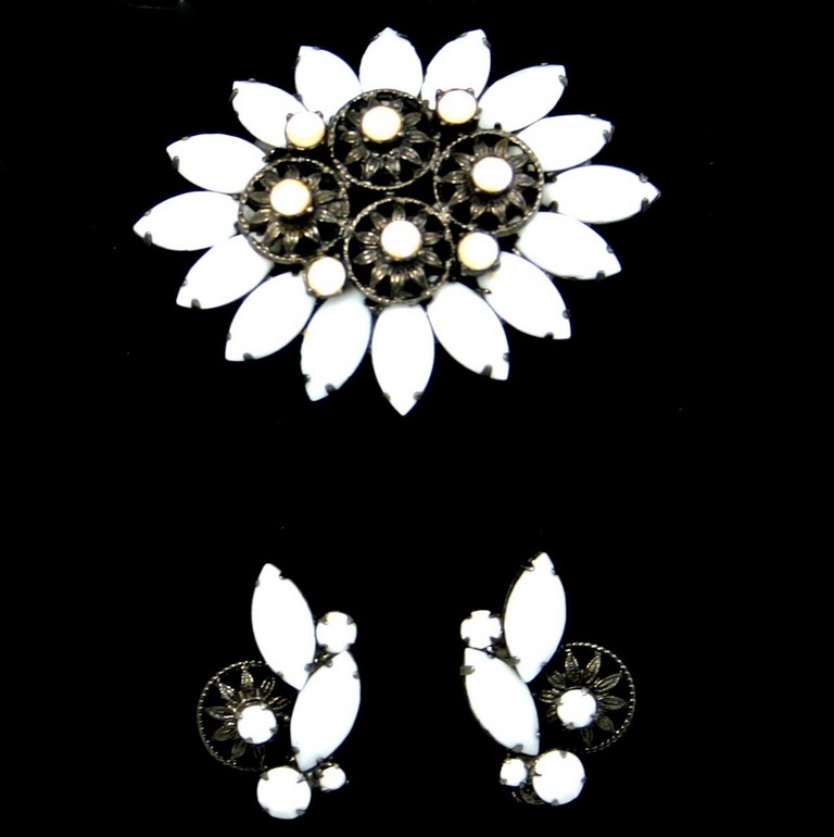 Front view of White (chalk Or Milk) Cabochons Earrings Clip