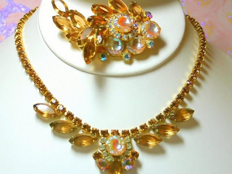 Front view of Topaz Scooped Brooch