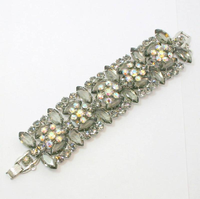 Front view of Gray (black Diamond) Navettes Bracelet 5 Link